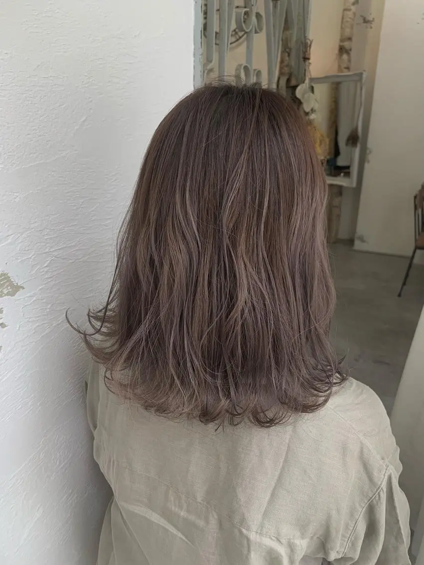 ミディアム カラー fio マナミのヘアスタイル