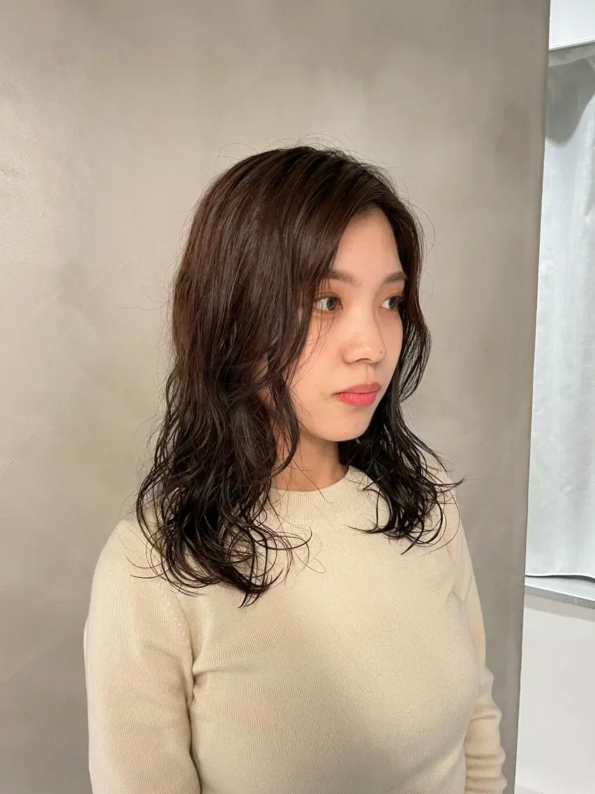 セミロング カラー パーマ 🪞透け感&韓国ヘア 🪞honokaのヘアスタイル