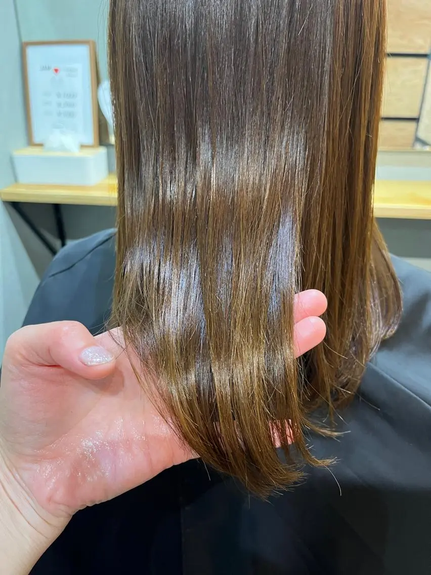 ミディアム カラー パーマ ヘアアレンジ メンズ キッズ ネイル マツエク・マツパ アイブロウ ミディアムパーマ メンズハイライト メンズパーマ ブラウンカラー ケアカラー 久木原 ゆりのヘアスタイル