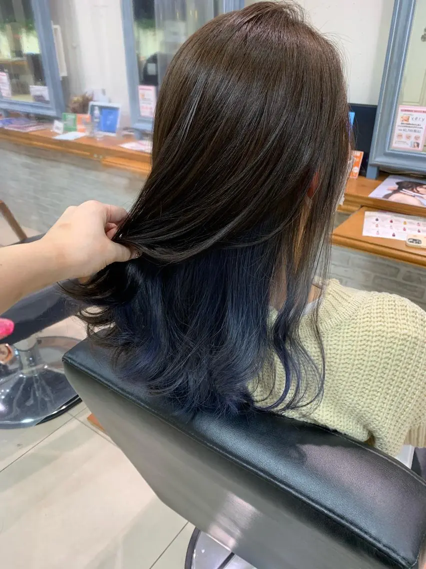 ミディアム カラー 透明感ハイトーン🦄 キラ🌈のヘアスタイル
