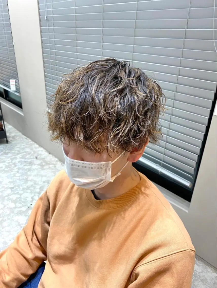 パーマ メンズ アップバング マッシュ メンズパーマ メンズツイストパーマ ツイストスパイラルパーマ カット ヘアカラー パーマ 梅田中崎町メンズ 美容師ユースケのヘアスタイル
