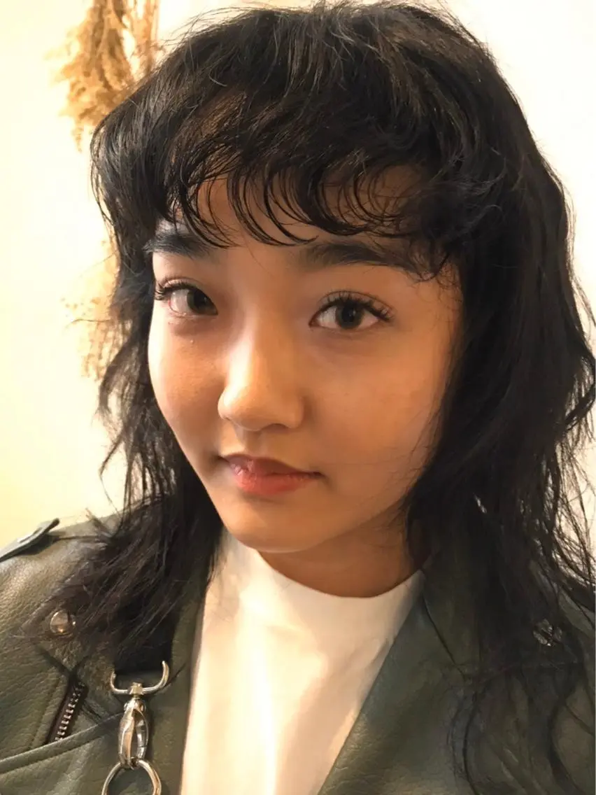 セミロング パーマ 羽エクステ🪽 🤍まき🤍のヘアスタイル