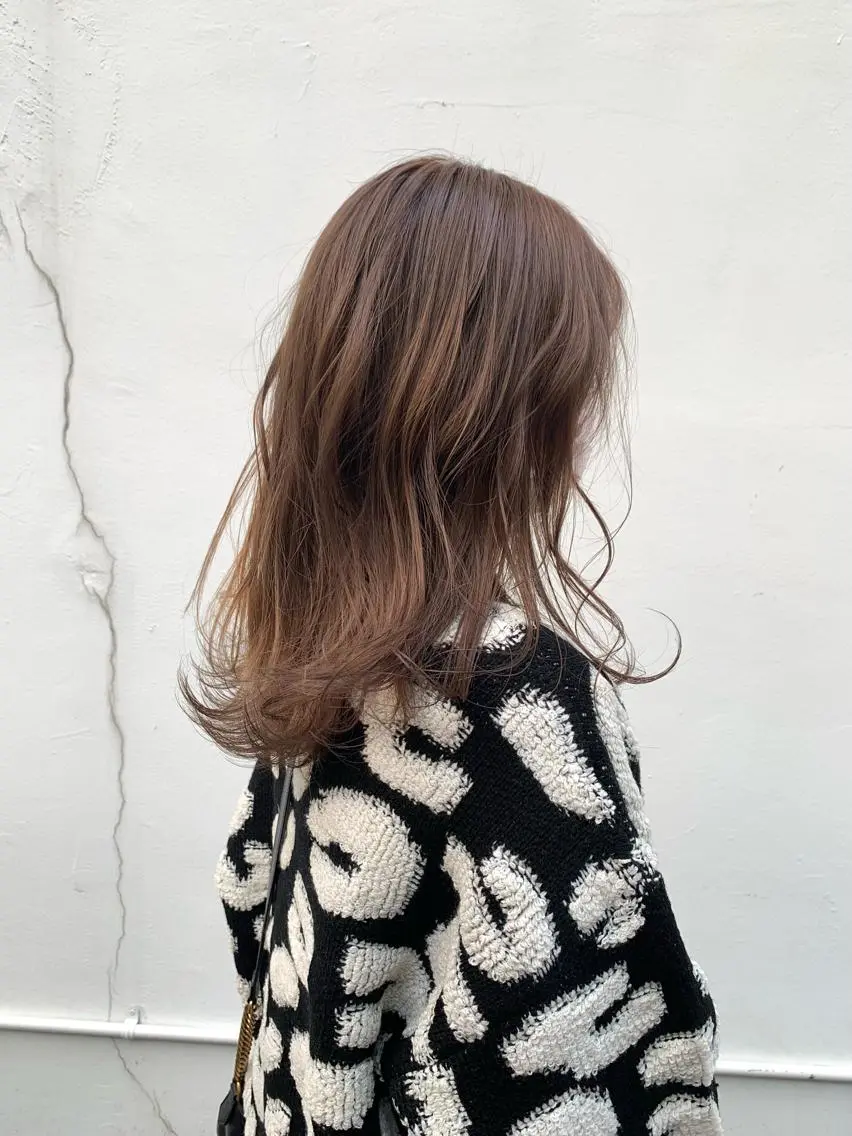 ミディアム カラー ハイトーンカラー よしだ とおいのヘアスタイル