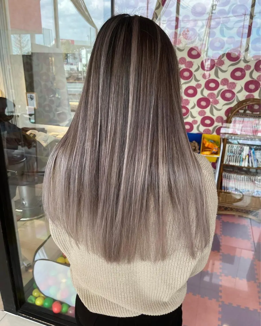 ロング カラー バレイヤージュ レイヤーカット ヘアカラー EARTH石巻店 尾形  裕のヘアスタイル