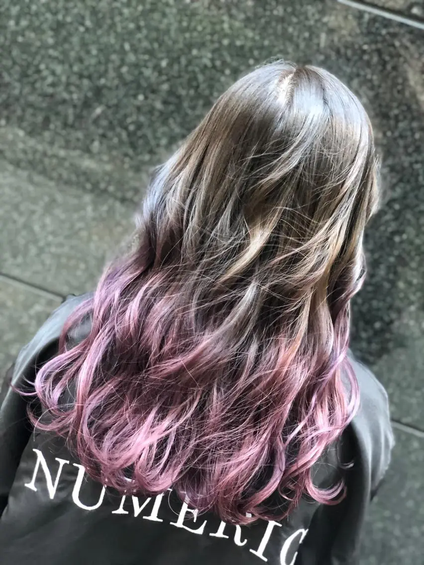 セミロング カラー グラデーションカラー ピンクカラー 海外レイヤー/ 梅田美容室のヘアスタイル