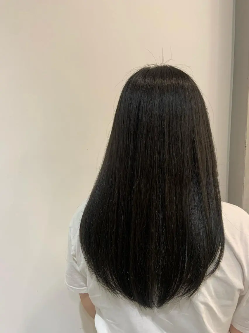 セミロング カラー ダークグレー ダークグレージュ グレージュ 西崎 満里奈のヘアスタイル