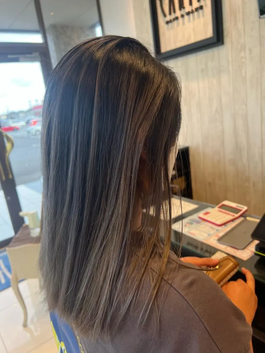 カラー アイブロウ バレイヤージュ ヘアカラー トリートメント 豊田 恭平のヘアスタイル