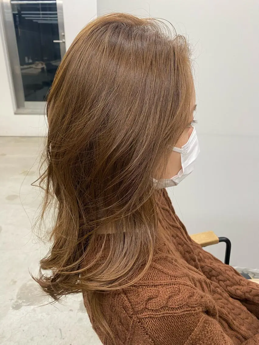 セミロング カラー ベージュカラー 上田 エミのヘアスタイル