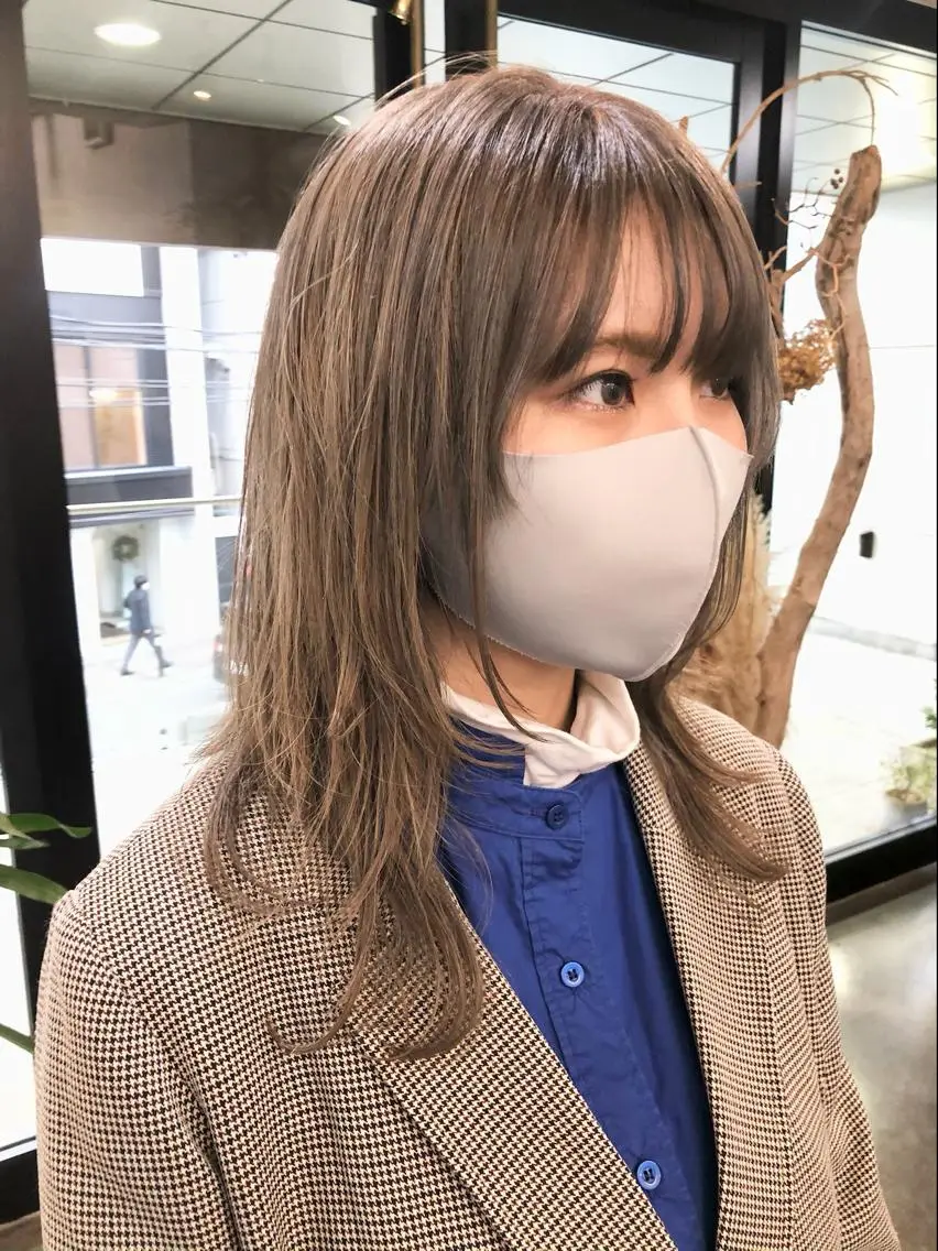 ミディアム カラー ベージュカラー ブリーチ ウルフカット ヘアカラー 千葉 郁也のヘアスタイル
