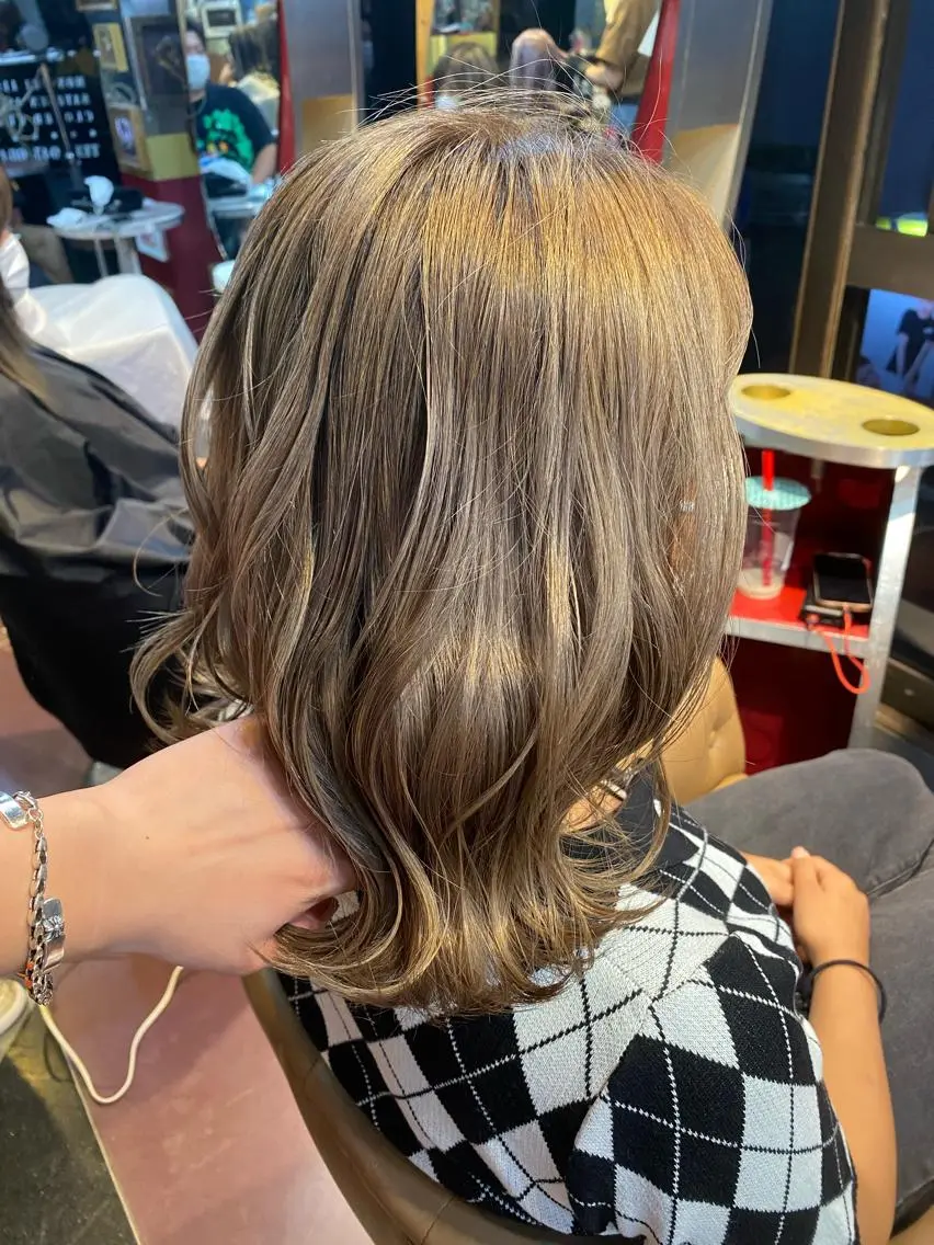 ミディアム カラー ベージュカラー ブリーチ ダブルカラー 🌈ブリーチ コーンロウ🌈ENOのヘアスタイル