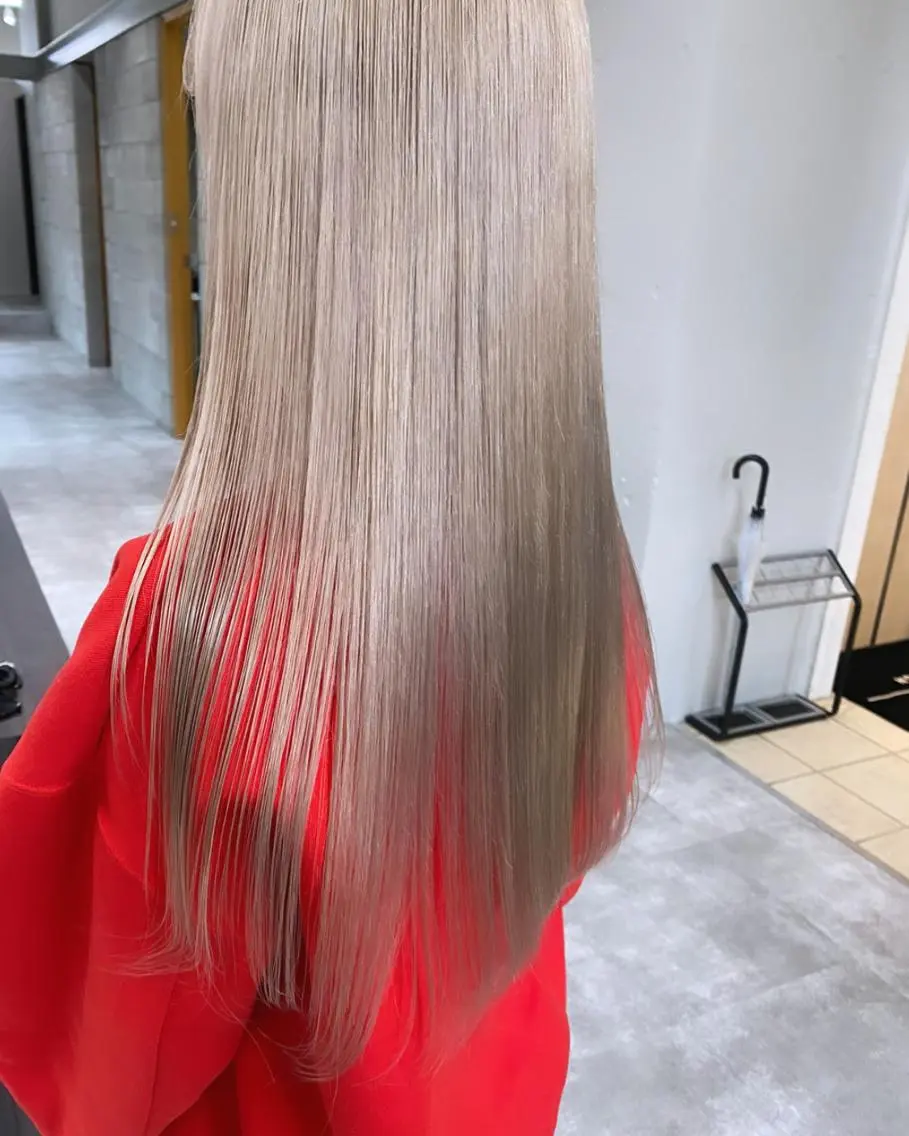 カラー セミロング ベージュカラー ブリーチ ケアブリーチ 透明感カラー ミルクティーベージュ ヘアカラー ♡韓国ヘア♡ ブリーチ✨ハイトーンのヘアスタイル