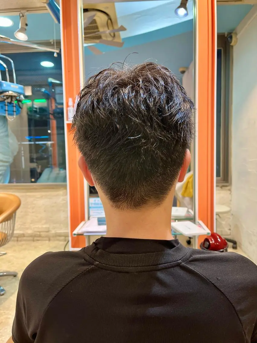 ショート メンズ ヘアカラー うしだ かおるのヘアスタイル