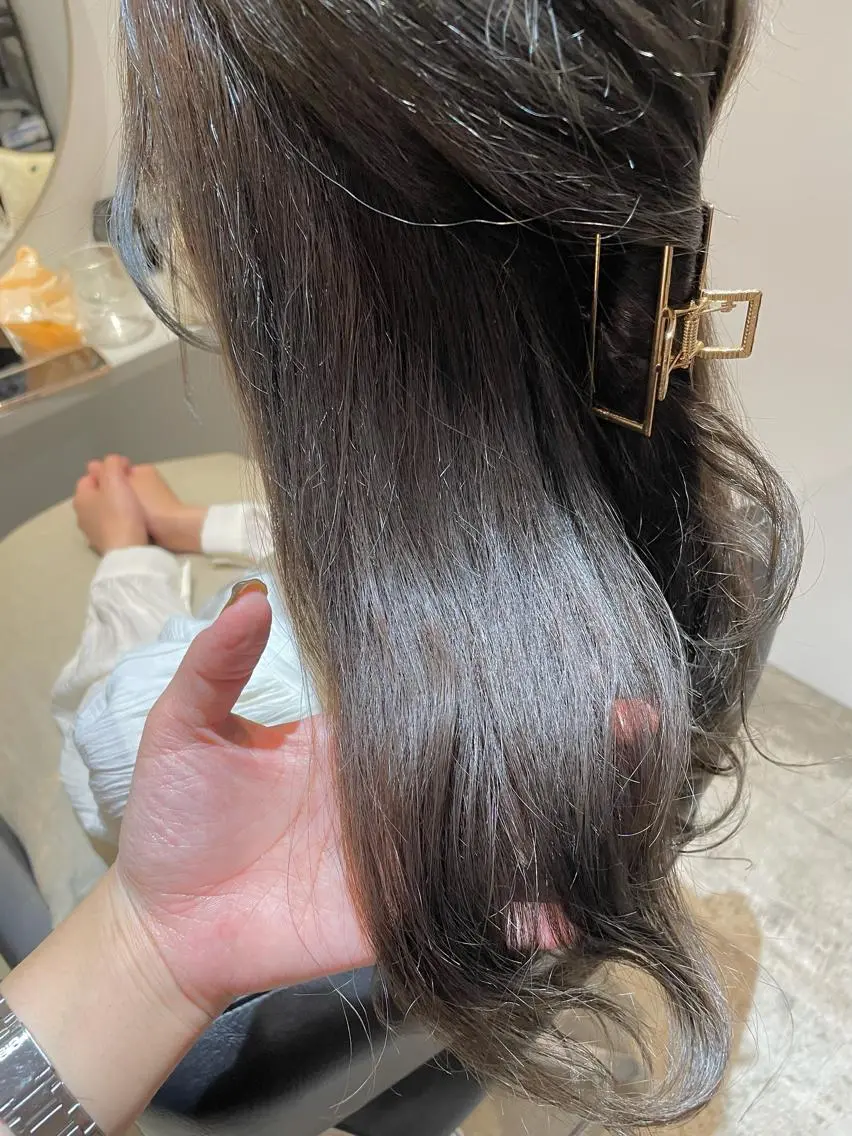 ミディアム カラー ヘアアレンジ REONA🪽✨薬院 レイヤーカット🫧のヘアスタイル