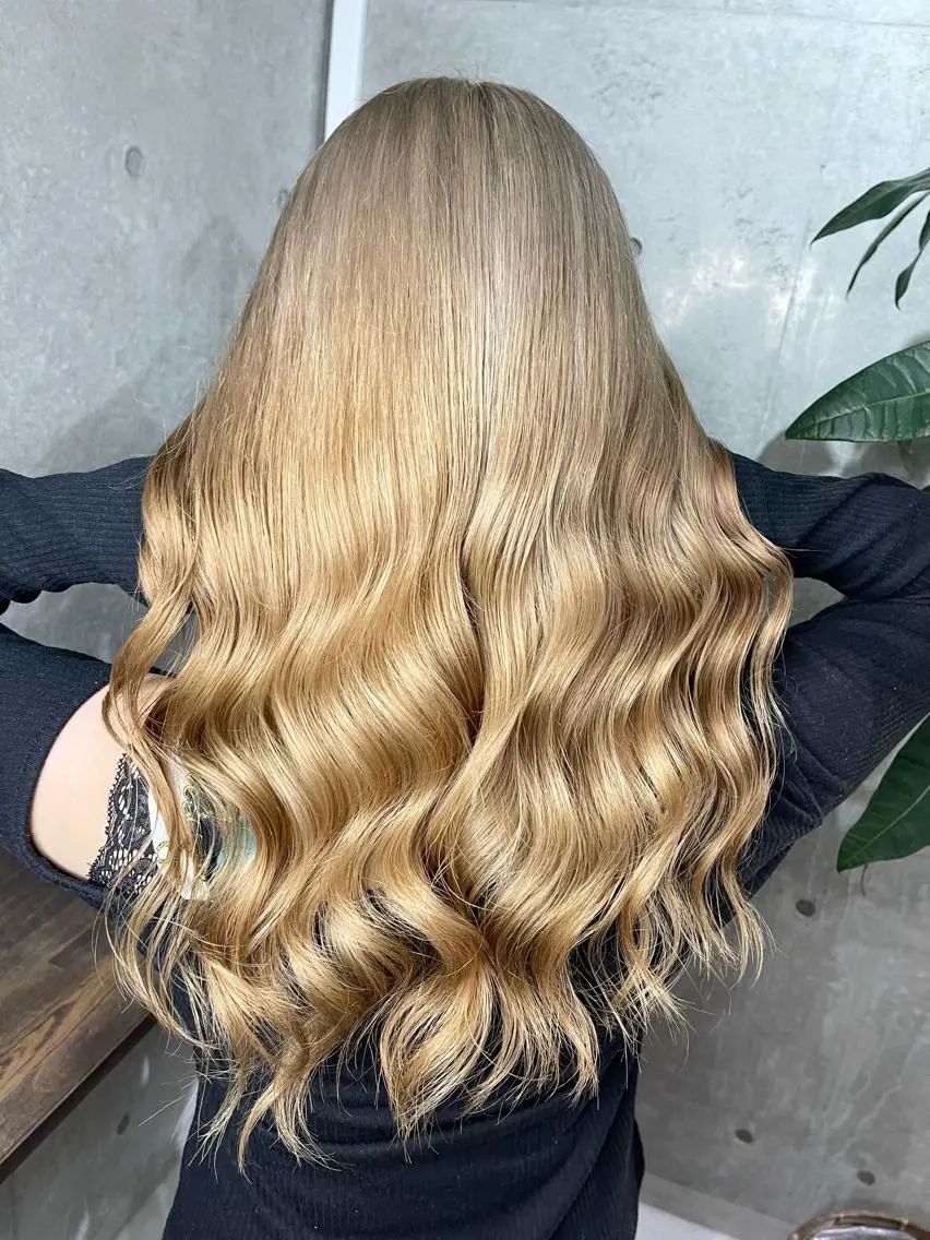 カラー ベージュカラー ハイトーンカラー ハイトーンベージュ 髪質改善 ヘアカラー トリートメント Kazu 🌠名古屋 ハイトーン/レイヤーのヘアスタイル