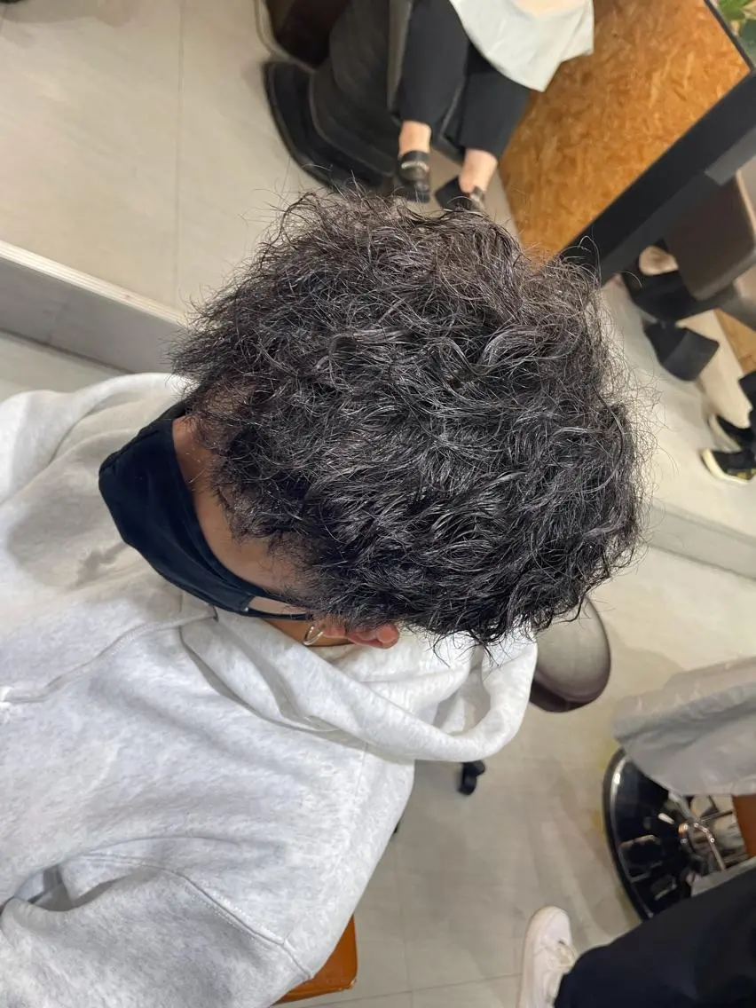 ショート パーマ メンズ メンズパーマ ツイストスパイラルパーマ スパイラルパーマ soin by poshのヘアスタイル