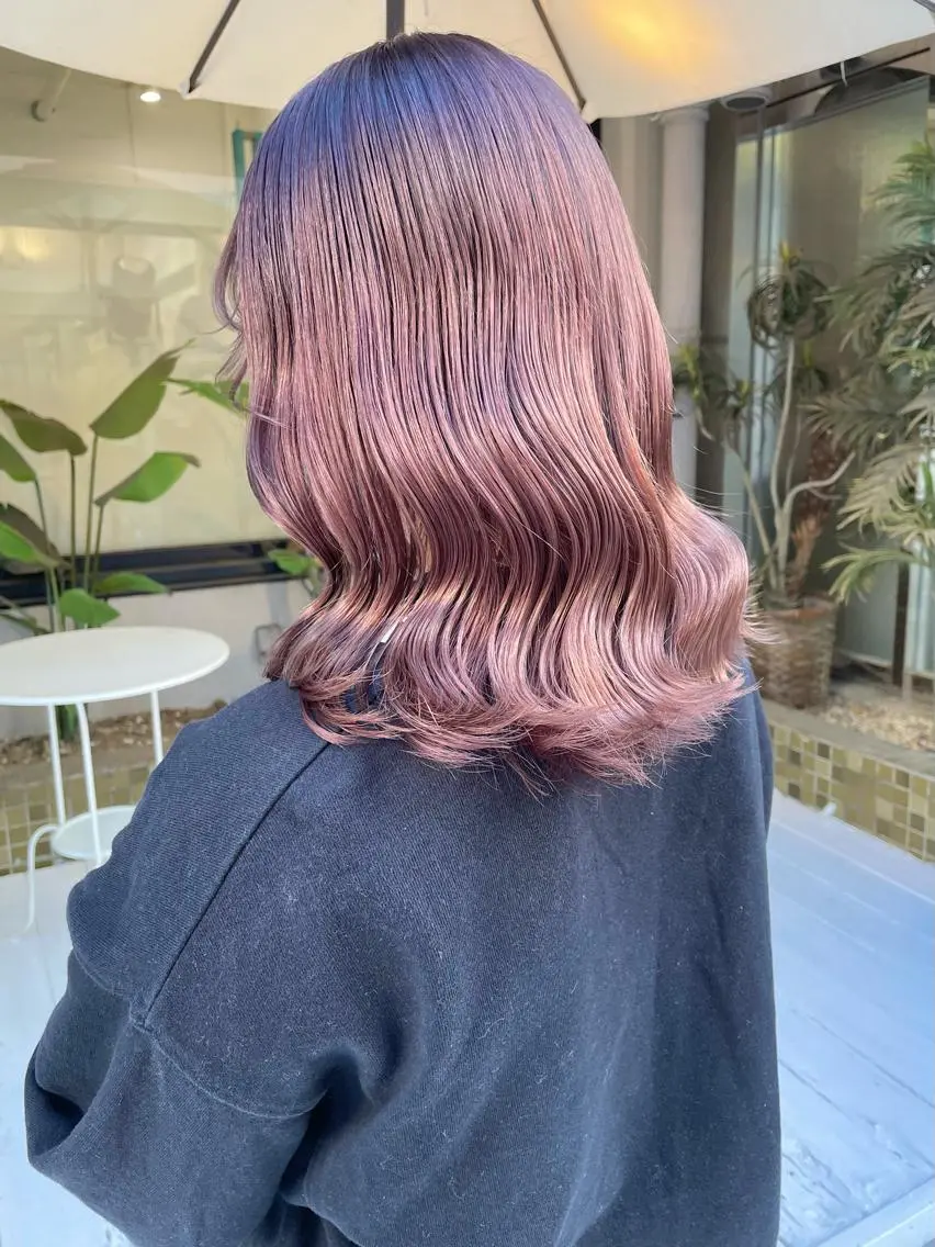 ミディアム カラー ベージュカラー ピンクカラー ピンクベージュ カット ヘアカラー トリートメント 佐藤 魁人のヘアスタイル