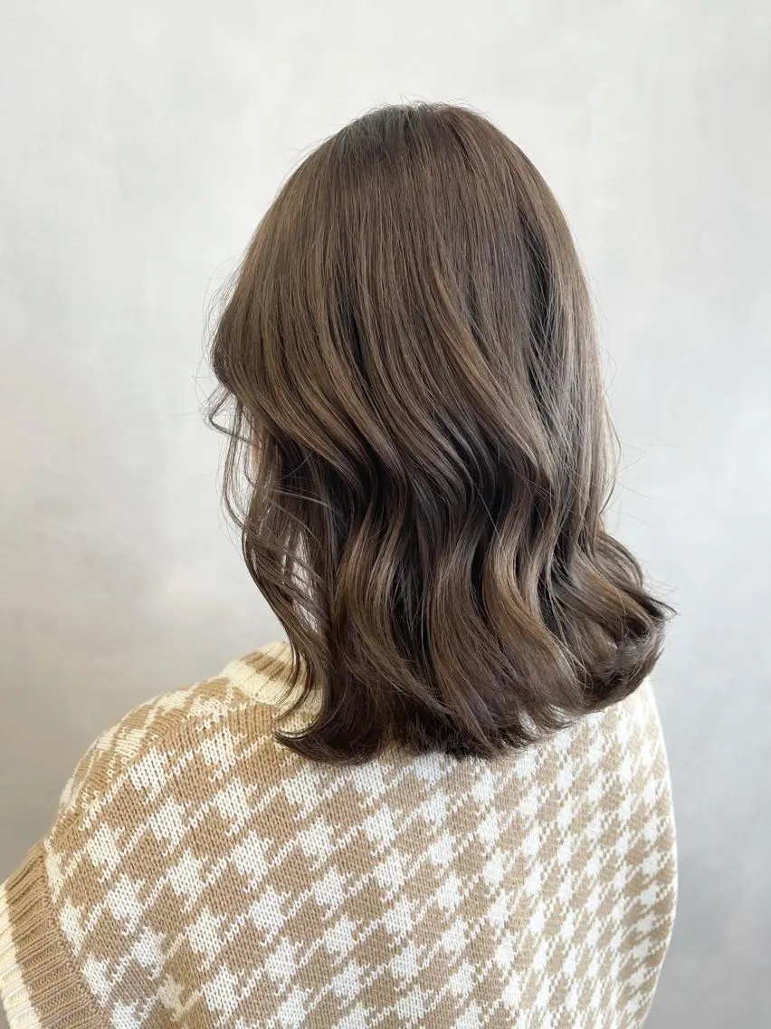 セミロング カラー ベージュカラー ブリーチ ブリーチなしカラー ヘアカラー トリートメント 🦋レイヤーカット ミドリカワ🦋のヘアスタイル