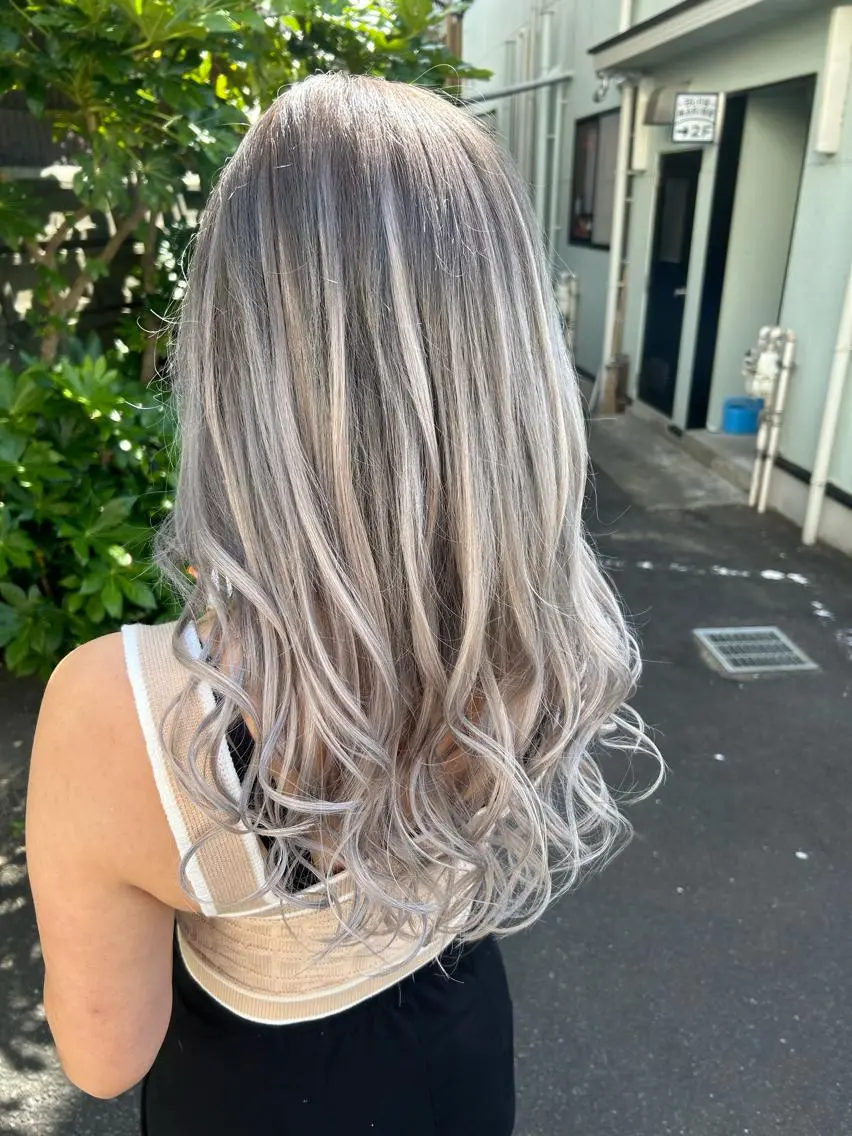カラー 最高級エクステ /羽エクステ白石宇由のヘアスタイル