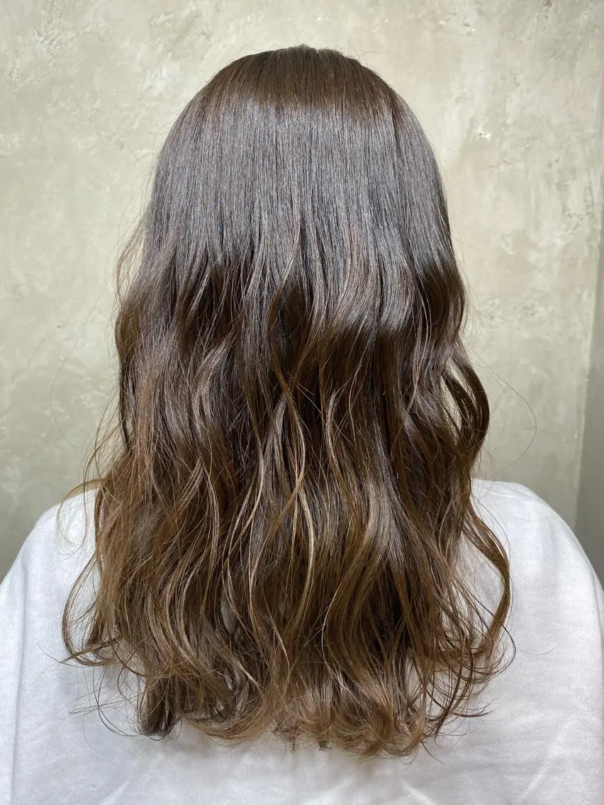 セミロング カラー ヘアカラー ハイトーンカラー 🦋yuri🦋のヘアスタイル