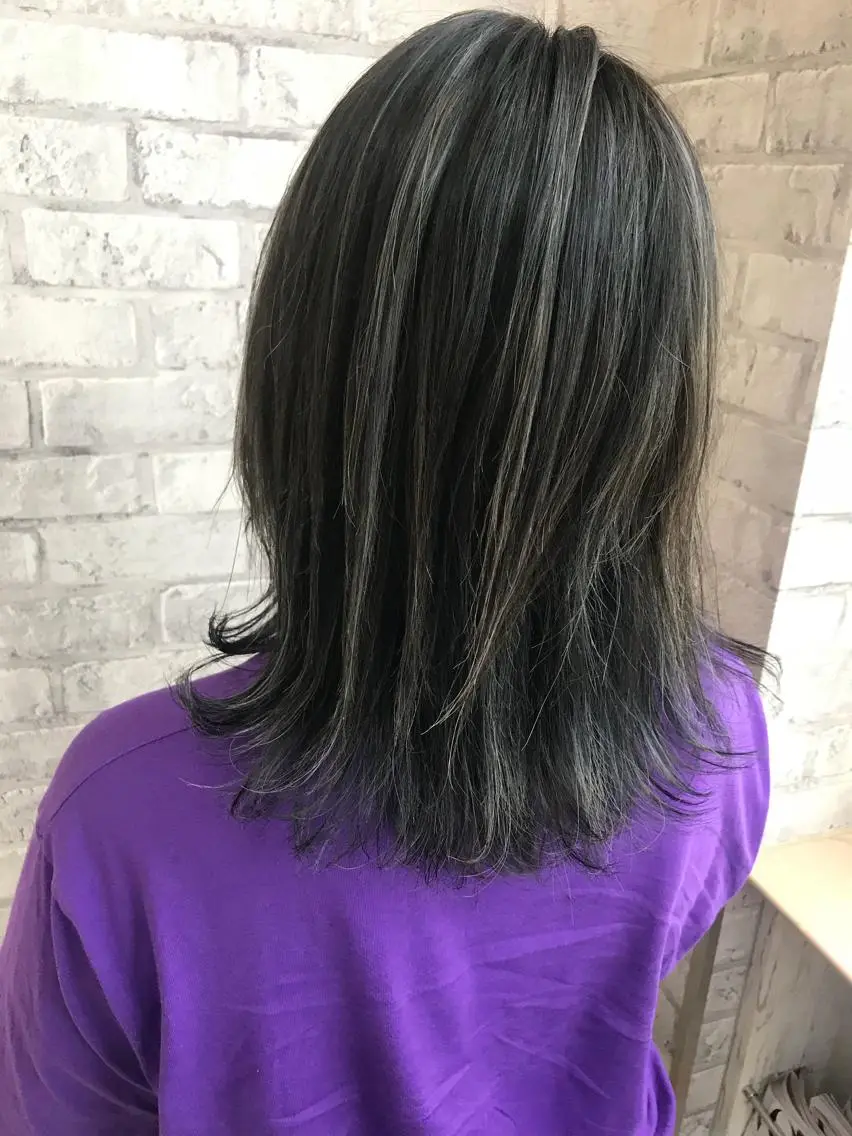 セミロング カラー バレイヤージュ グレージュ シルバー シルバーグレージュ レイヤーカット Oopsレイヤー 加藤澄都のヘアスタイル