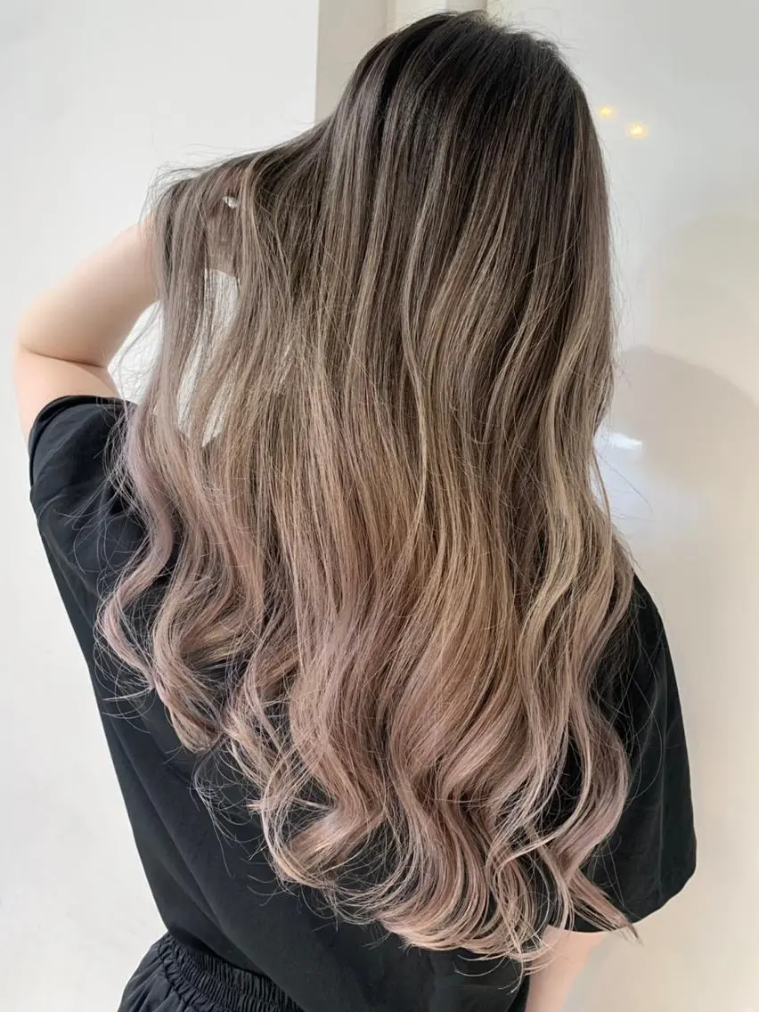 ロング カラー ヘアアレンジ バレイヤージュ レイヤーカット 【公式】amble luxe池袋東口🩷のヘアスタイル