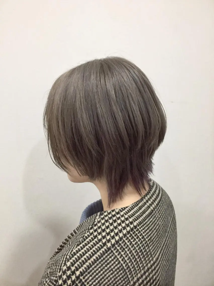 ショート アッシュ パープルカラー 脱白髪染め美容師 竹内涼乃のヘアスタイル
