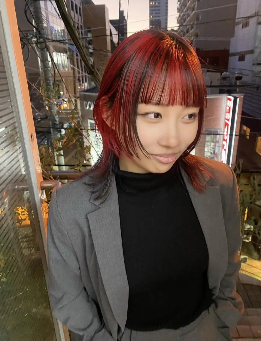 ショート インナーカラー/ボブ イヤリングカラーのヘアスタイル