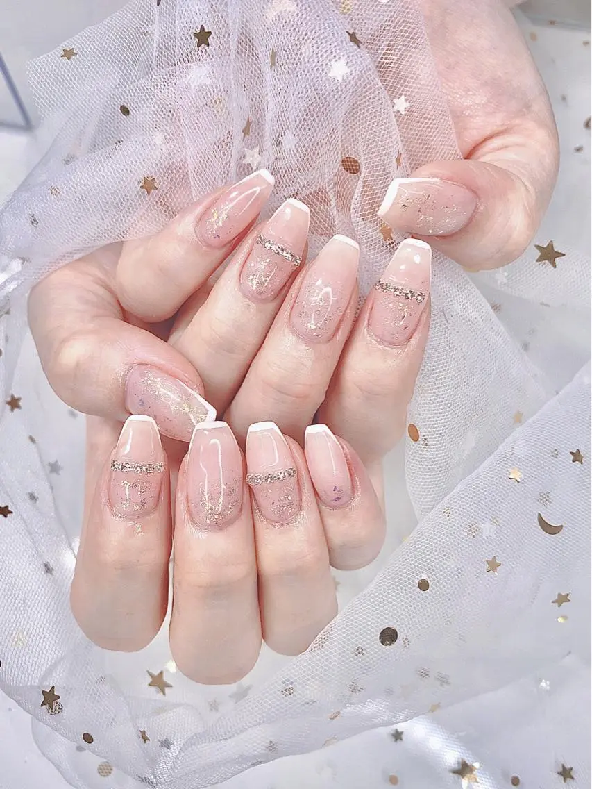 ネイル I-nailロング /ワンホン/キラキラのネイルデザイン