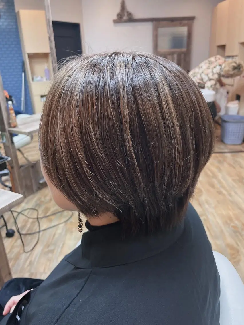 ショート ハイライト カット ヘアカラー トリートメント 大久保 佳奈子のヘアスタイル