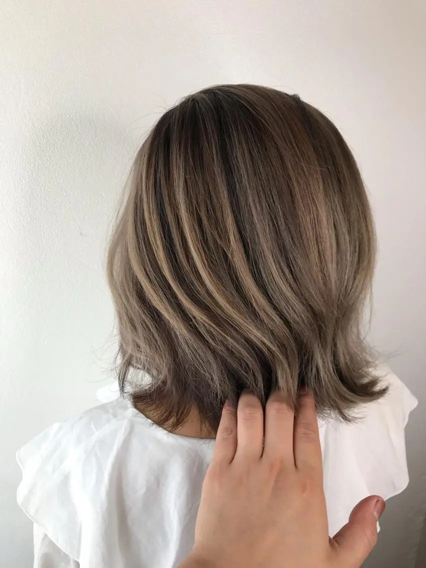 ミディアム カラー バレイヤージュ ベージュカラー ミルクティーベージュ レイヤーカット ヘアカラー 似合わせ/ カラー.岡田友仁のヘアスタイル