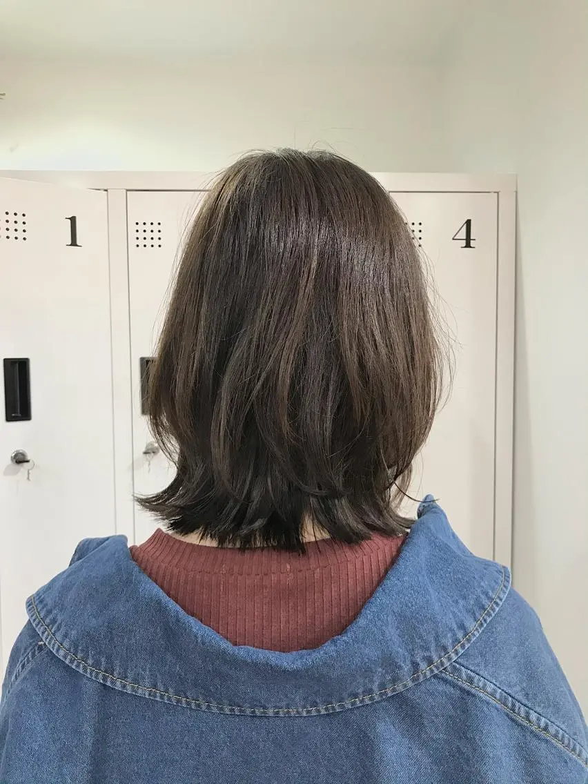 ミディアム ボブレイヤー ボブ レイヤーカット オカダ ノゾミのヘアスタイル