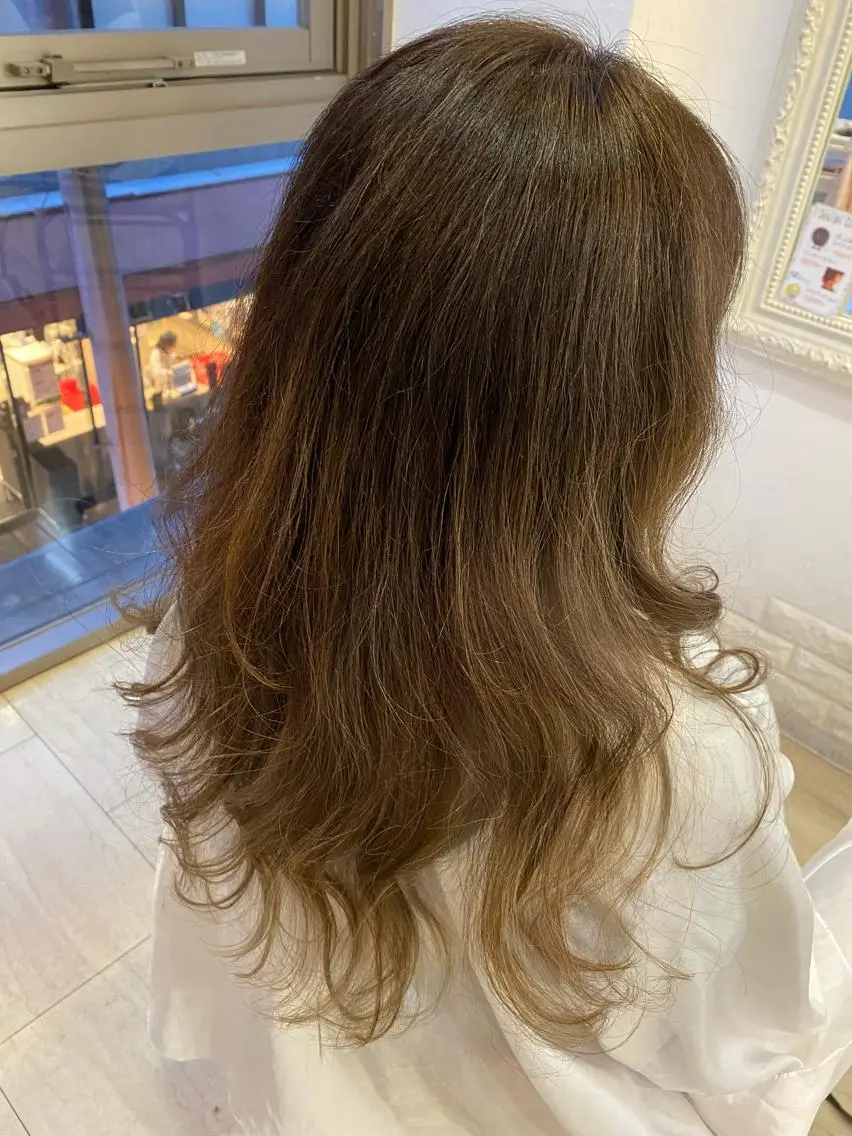 ロング カラー グラデーションカラー ハイライトカラー ハイライト 小林 卓司のヘアスタイル