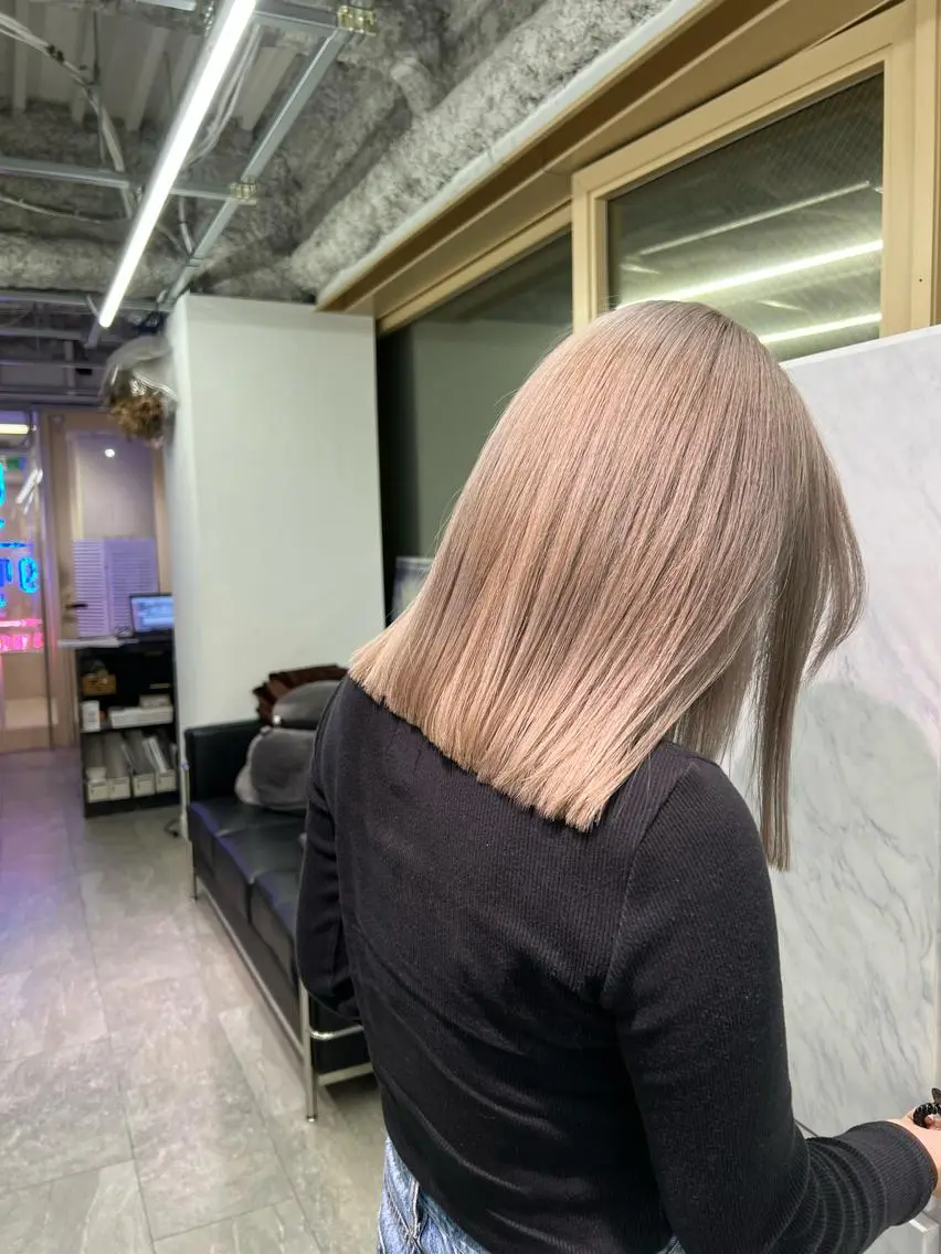 ミディアム カラー ヘアカラー トリートメント ハイトーン&髪質改善 &韓国エクステ🤎のヘアスタイル