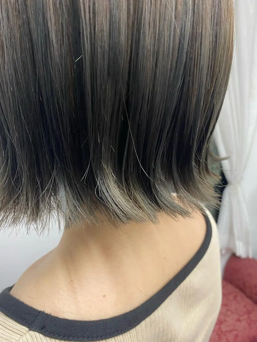 ショート カラー ベージュカラー オリーブベージュ ケアストレート ハナシロミサキのヘアスタイル