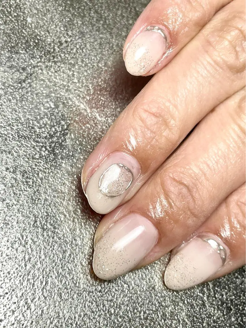 ネイル アートネイル ニュアンスネイル シルバー Beaute IORIのネイルデザイン