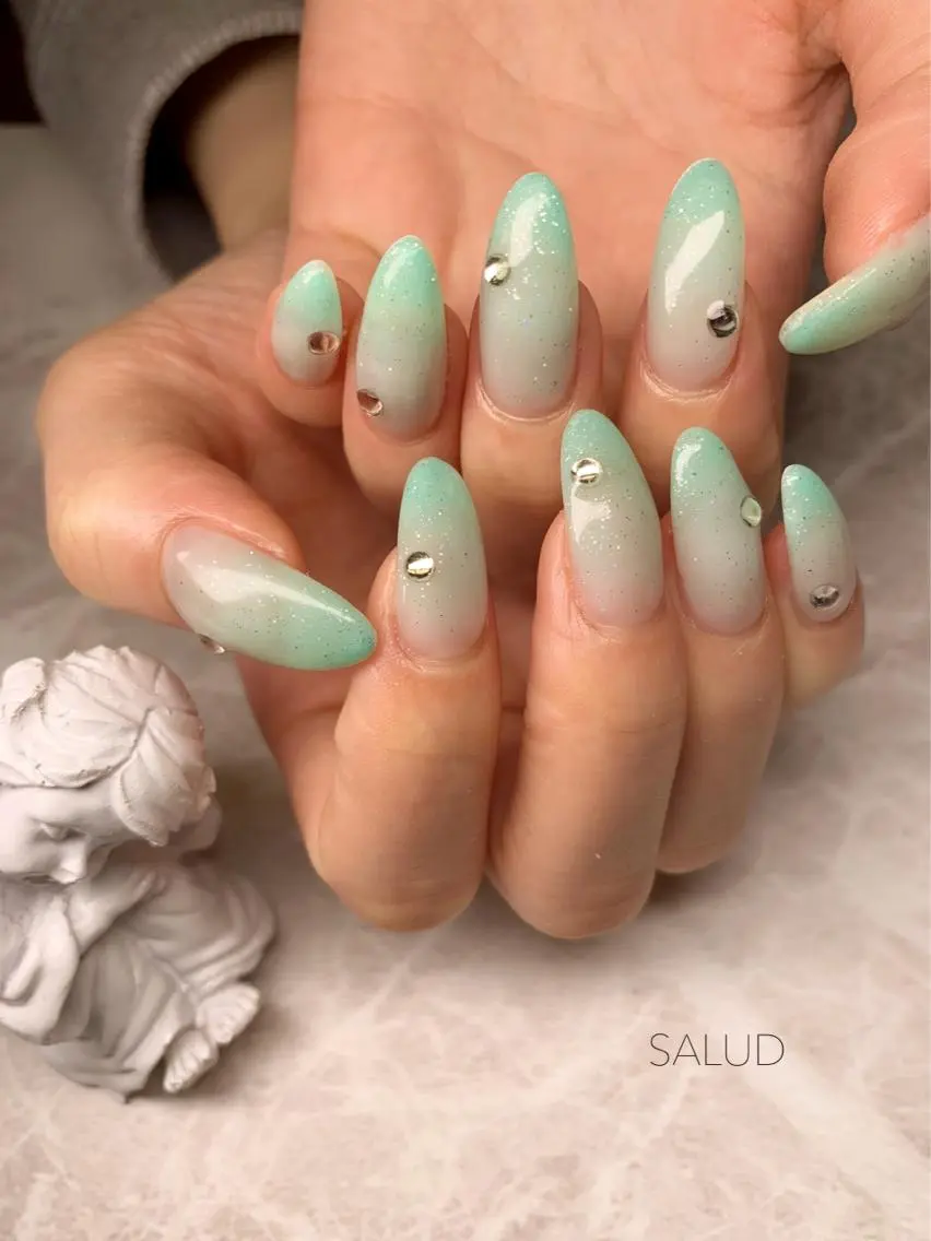 ネイル ストーンネイル ハンドネイル Nail Salon SALUDのネイルデザイン