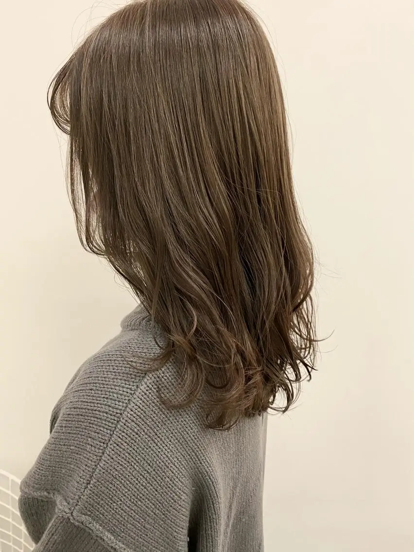 セミロング カラー La fith 【Chisato】のヘアスタイル