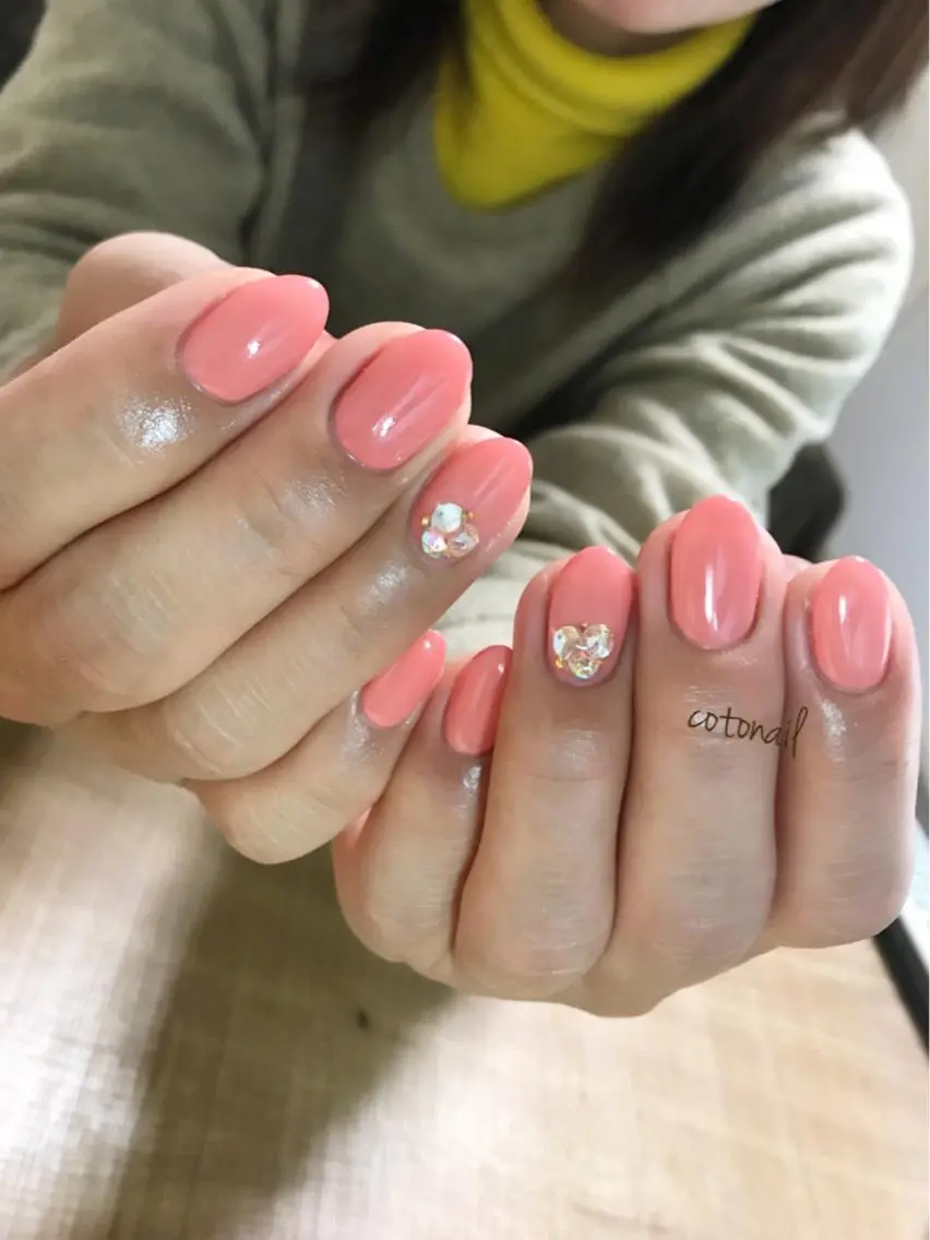 ミディアム ネイル シンプルネイル ハンドネイル ツメトマツゲ .のネイルデザイン
