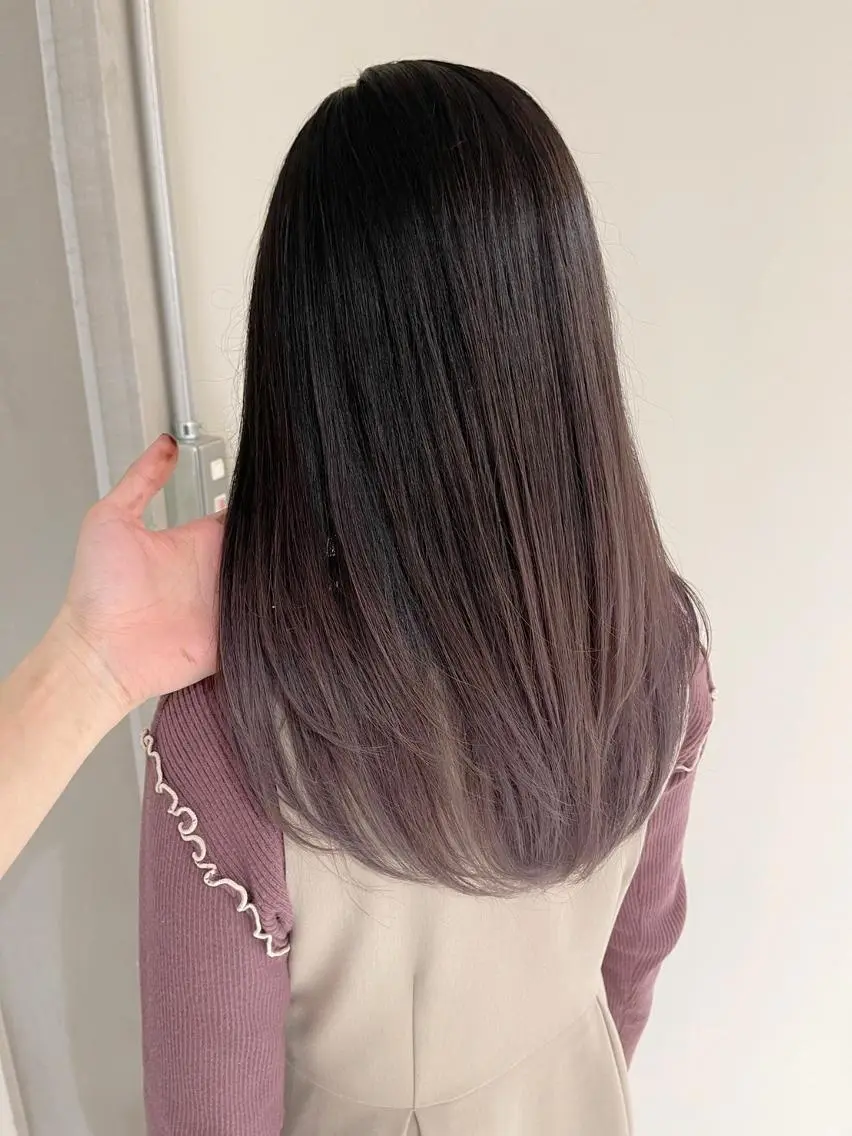 セミロング カラー ヘアアレンジ グラデーションカラー グレージュ 【公式】amble luxe池袋東口🩷のヘアスタイル
