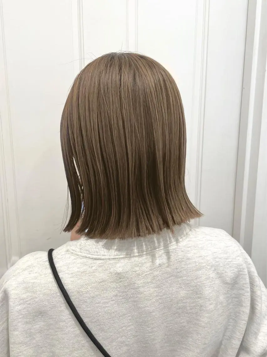 ショート カラー ぱつっとボブ/ 小野あかねのヘアスタイル