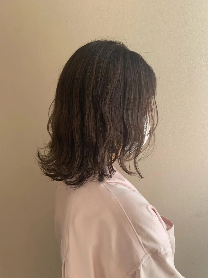 ミディアム カラー グレージュ カット ヘアカラー 顔まわりカット✄ ベージュカラー🧸のヘアスタイル