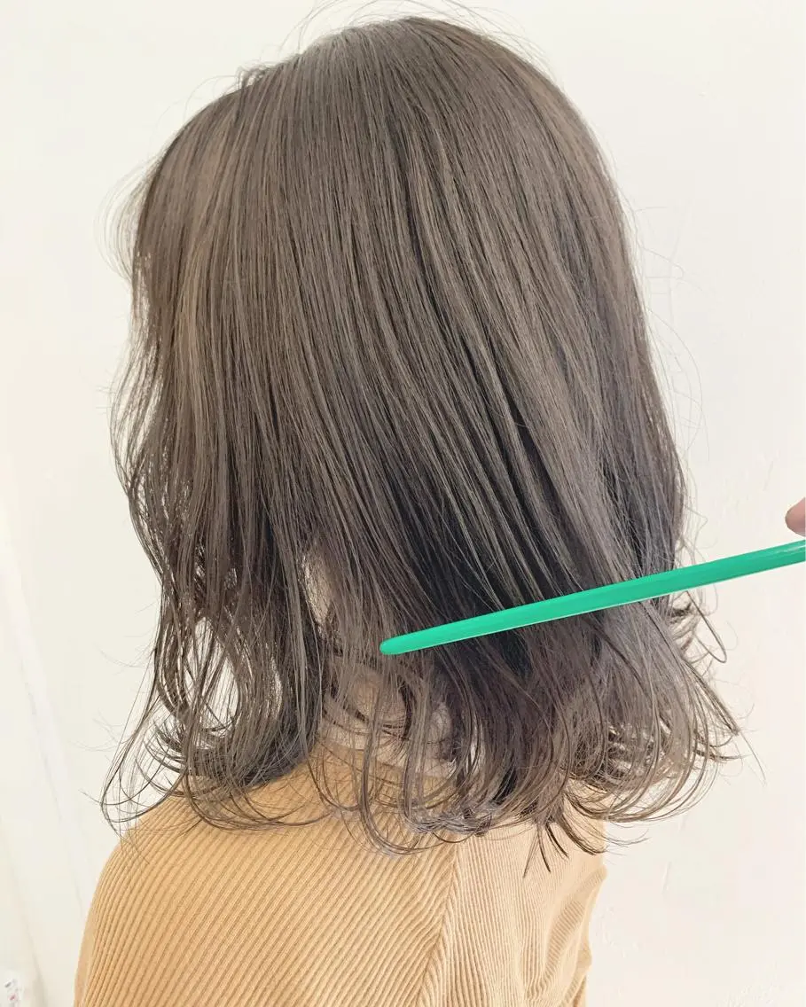 セミロング カラー ネイル ハイトーンボブ 前田 表参道　グレージュのヘアスタイル