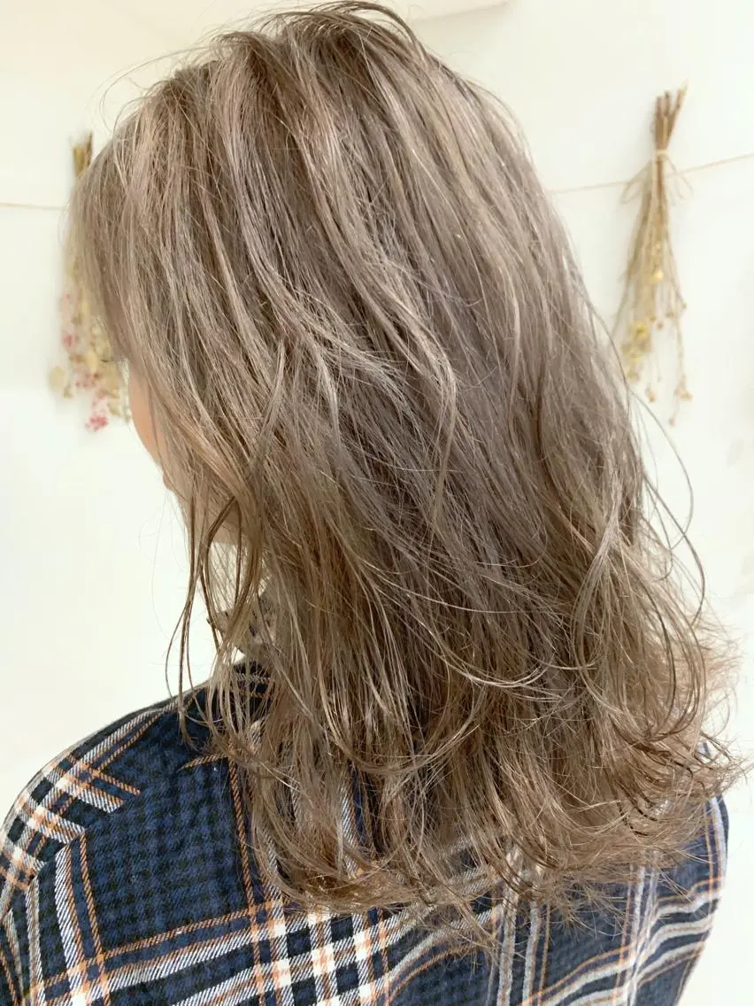 セミロング カラー グレージュ ミルクティーグレージュ 縮毛矯正/髪質改善 ⭐️レイヤーの達人悟のヘアスタイル