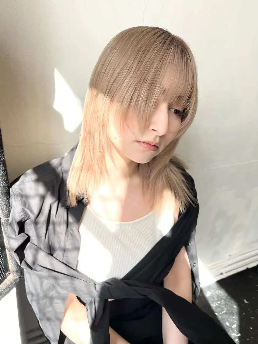 セミロング カラー ベージュカラー ブリーチ ブロンド ケアブリーチ ダブルカラー ヘアカラー トリートメント HARU//原宿🤍 リピート率NO.1のヘアスタイル