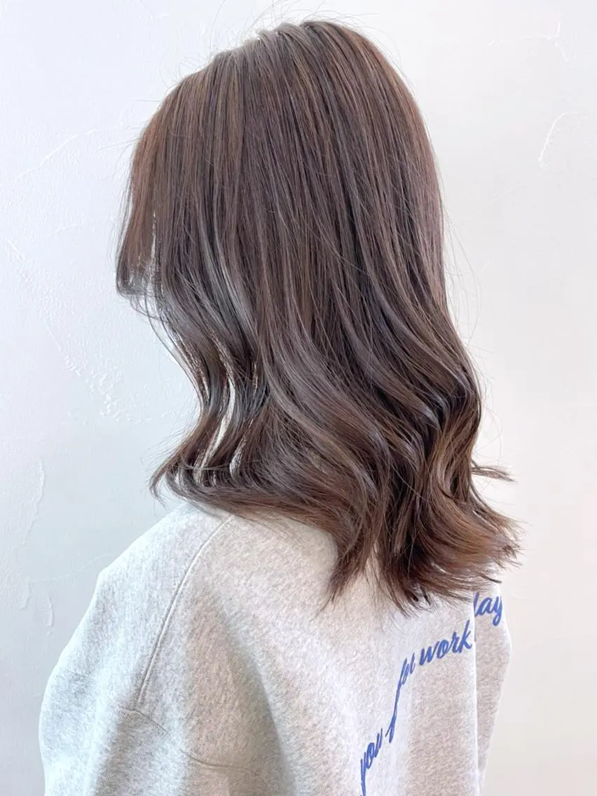 ミディアム カラー パーマ ヘアアレンジ グレージュ ハイライトカラー ハイライト ITbyALBUM 浦和店のヘアスタイル