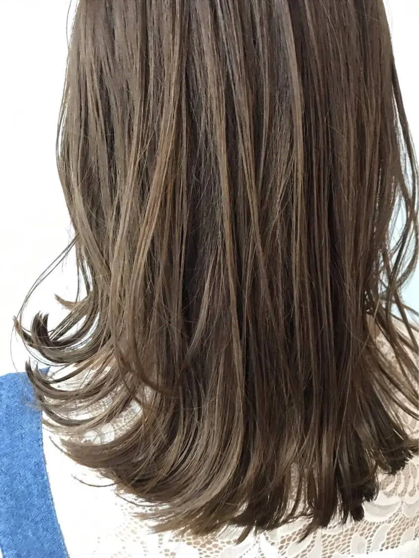 ミディアム カラー アッシュ 透明感カラー 🌿椿 夢来🌿のヘアスタイル