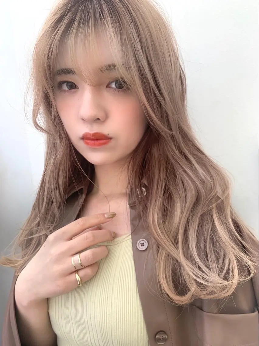 カラー レイヤーカット、 大人可愛い　中村美羅のヘアスタイル