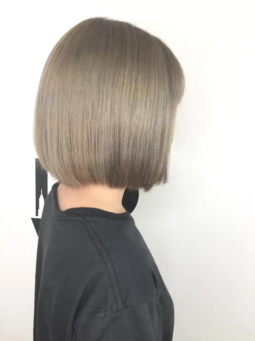 ショート カラー ブリーチ グレージュ ✂️小顔カット✂️ 山本有紀のヘアスタイル