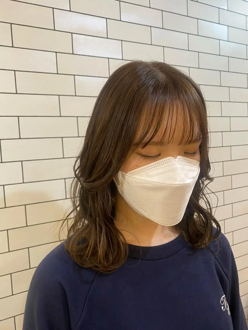 セミロング カラー ヨシンモリ カット ヘアカラー トリートメント TAI透明カラー 柔らかい縮毛矯正のヘアスタイル