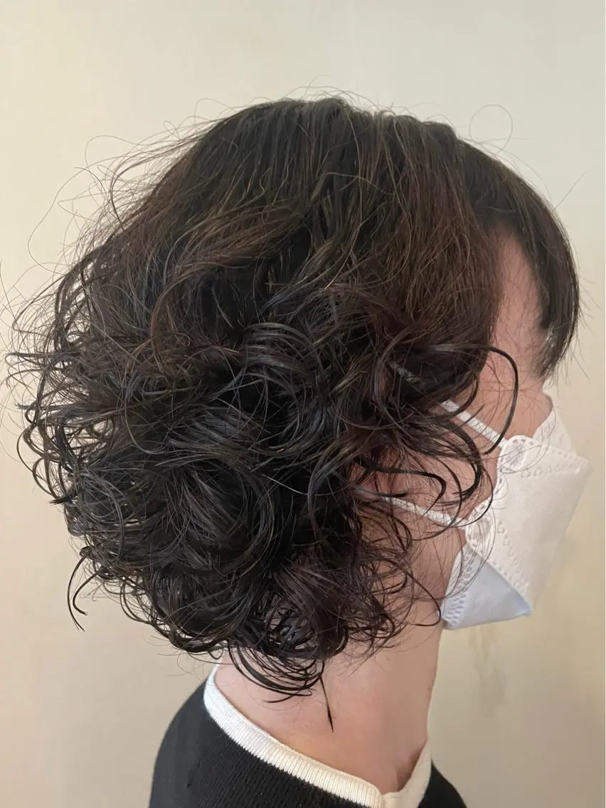 ミディアム カラー パーマ ミディアムパーマ 似合わせカット トリートメント Akala hitomiのヘアスタイル